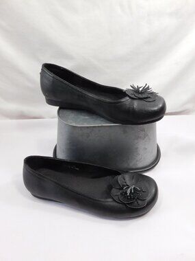 Ladies Le Chateau Black Leather Pumps